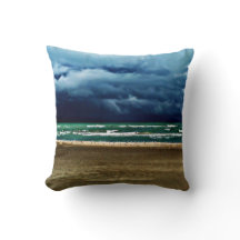 Cojín decorativo oscuro y tormentoso