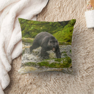 Cojín Decorativo Oso negro pescando   Qua Creek Columbia Británica