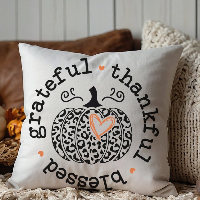 Cojín Decorativo Otoño, calabaza otoñal (An Autumn themed throw pillow featuring the phrase, grateful, thankful, blessed.)