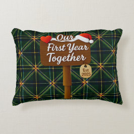 Cojín Decorativo Our First Year Together 2025 Wooden Sign