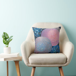 Cojín Decorativo Ovalos opulentos: tonos azules y rosas en resumen