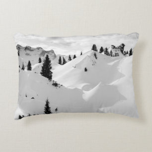 Cojín Decorativo Paisaje alpino: Montañas nevadas de árboles frutal