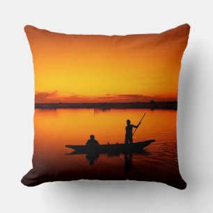 Cojín Decorativo Paisaje atardecer con un barco-68465