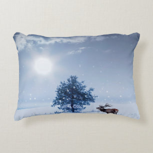 Cojín Decorativo Paisaje invernal de color azul. Árbol solitario y