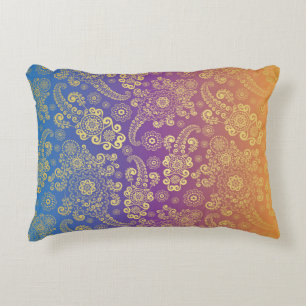 Cojín Decorativo Paisley de Lujo Dorado sobre Azul, Púrpura y Naran