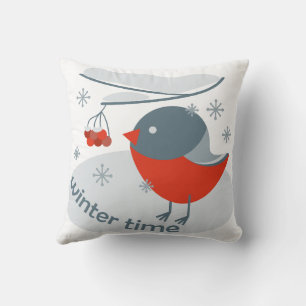 Cojín Decorativo Pájaro bullfinch de invierno y bayas rojas