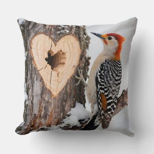 Cojín Decorativo Pájaro carpintero junto a un agujero en forma de c