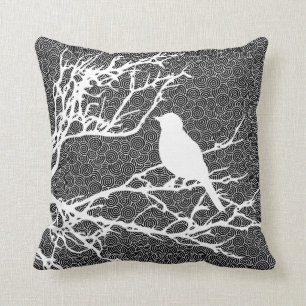 Cojín Decorativo Pájaro en una rama, blanca contra modelo negro