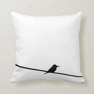 Cojín Decorativo Pájaro negro en un alambre