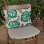 Cojín Decorativo Palm rosa y verde tropical deja un patrón sin mar<br><div class="desc">El trópico de hojas de palmera rosadas y verdes sin mar es un diseño vibrante y animado con un surtido de hojas de palmera rosas y verdes dispuestas en forma repetitiva. El patrón tiene una distribución perfecta, lo que significa que los bordes del diseño se mezclan perfectamente para crear un...</div>