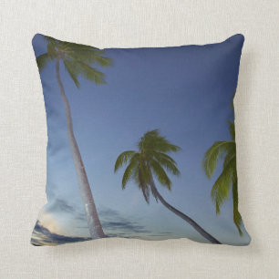 Cojín Decorativo Palmeras y puesta de sol, Plantation Island Resort