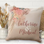 Cojín Decorativo Pampas Grass Dried Floral Terracotta Boho Boda<br><div class="desc">Los diseños de los bodas de pampas en color terracota son una tendencia popular en los bodas este año. Este bonito y único estilo incorpora tonos tierra, texturas naturales y elementos bohemios. El uso de la terracota como color dominante añade calidez y riqueza al conjunto, mientras que los elementos boho...</div>