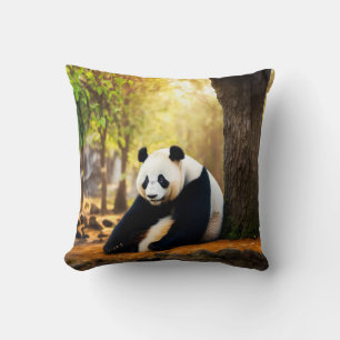 Cojín Decorativo Panda en Pensamiento – Reflexión Tranquila al Lado