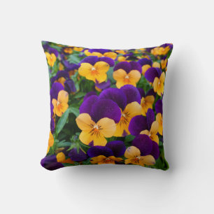Cojín Decorativo Pansy Bloom: La Belleza Jardín de cerca.