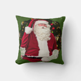 Cojín Decorativo Papá Noel vintage debajo del árbol.