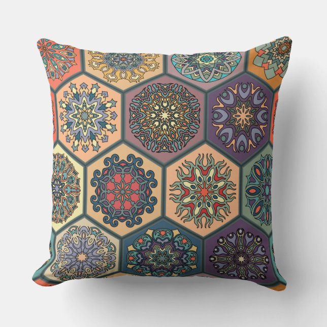 Cojín Decorativo Papel de época con elementos de mandala floral (Anverso)