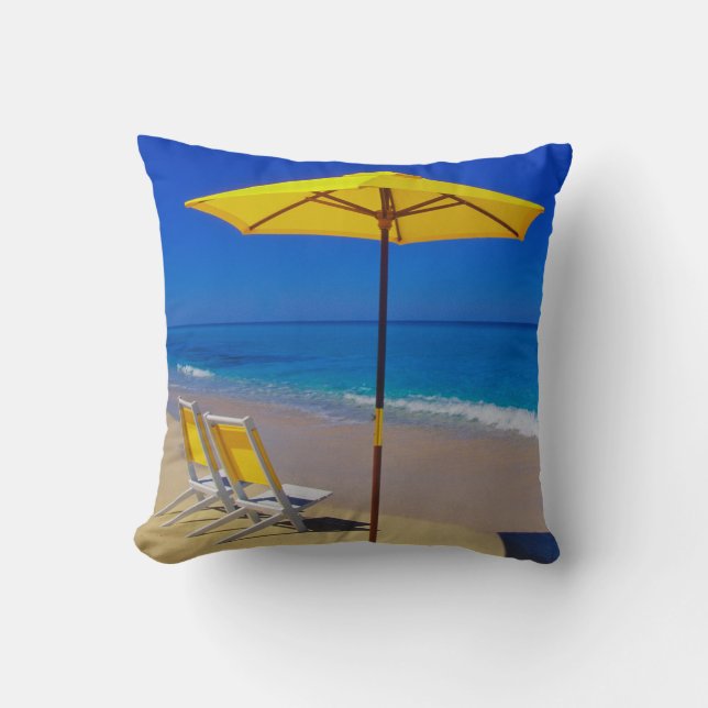 Cojín Decorativo Paraguas de playa amarillos y sillas impecables (Anverso)