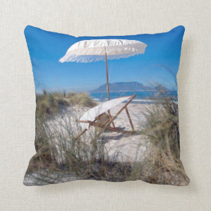 Cojín Decorativo Paraguas y silla en la playa