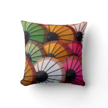 Parapluies multicolores: marché de Luang Prabang