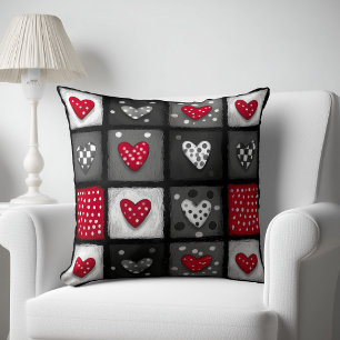 Cojín Decorativo Parcheado negro blanco rojo con corazones
