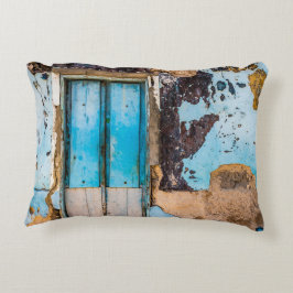 Cojín Decorativo Pared azul y puerta