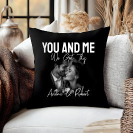Cojín Decorativo Pareja de Foto Negra Personalizada 'Tú y Yo'