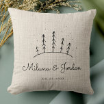 Cojín Decorativo Pareja de Personalizados Rústicos Fecha de lanzami<br><div class="desc">Una almohada moderna y rústica con el nombre y la fecha de una pareja personalizada,  una escena de árboles nevados en invierno,  y tu foto favorita en la parte de atrás. Perfecto para esa primera Navidad juntos después de casarse o mudarse juntos a un nuevo hogar.</div>
