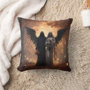 Cojín Decorativo Pareja Gótica de Ángel Oscuro