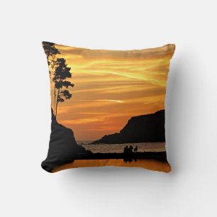 Cojín Decorativo Pareja y perro romántico atardecer en la costa de 