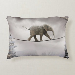 Cojín Decorativo Paseos del elefante del bebé la cuerda tirante