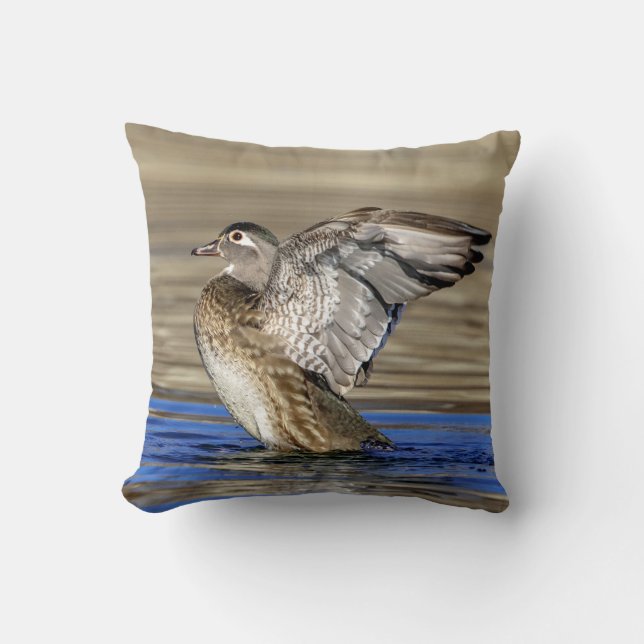 Cojín Decorativo Pato de madera aleteando sus alas (Anverso)