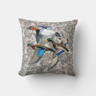 Cojín Decorativo Patos Canvasback, Mallard y Wood volando