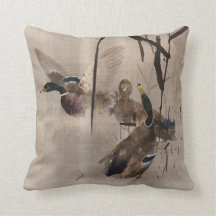 Patos en el agua de las aves acuáticas japonesas 