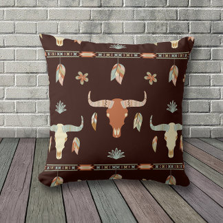 Cojín Decorativo Patrón Boho Cow Skull and Feathers