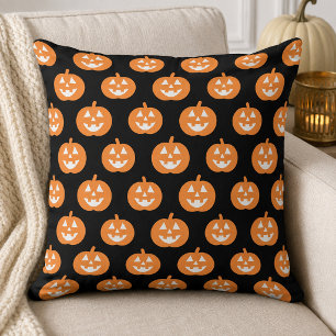 Cojín Decorativo Patrón Clásico de Jack o Lantern Naranja sobre Neg
