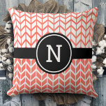Cojín Decorativo Patrón de cheurón blanco naranja Monograma negrita<br><div class="desc">Añade un toque de color y estilo a tu sofá, con este coral atrevido, de moda, de moda y blanco con un patrón de chevron moderno negro. Personalizar esta almohada de lanzamiento con su monograma inicial. También un gran regalo para un amigo especial!Simplemente teclee la letra monograma de su elección...</div>