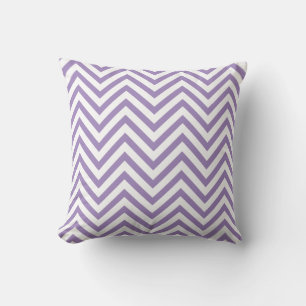 Cojín Decorativo Patrón de cheurón morado y blanco