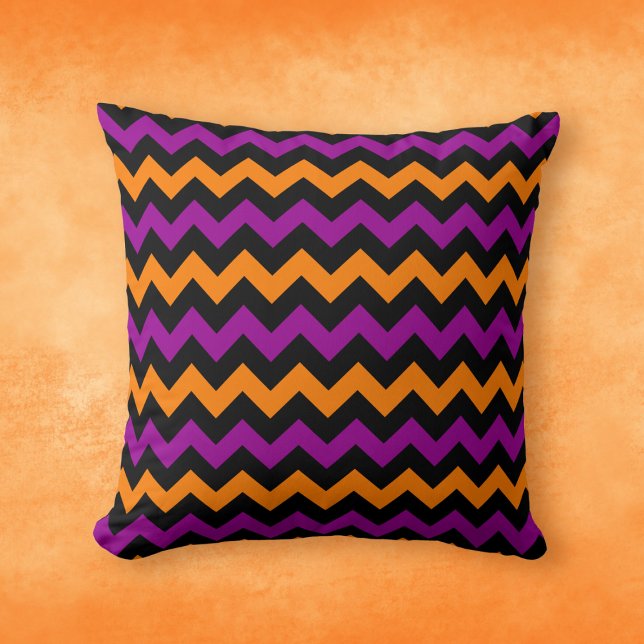 Cojín Decorativo Patrón de cheurón púrpura del Naranja negro de Hal (Subido por el creador)