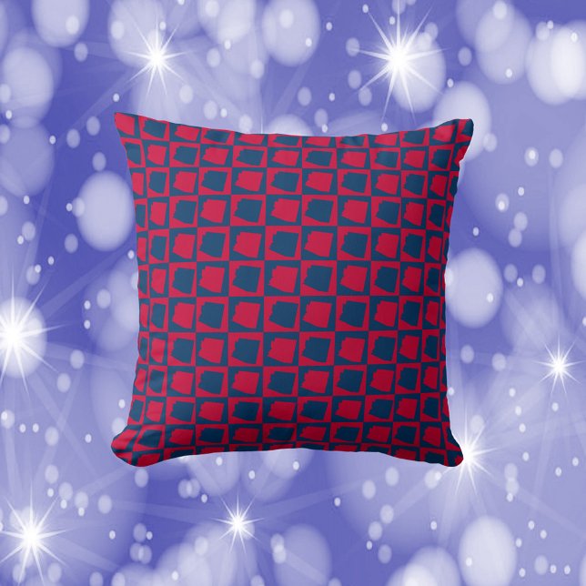 Cojín Decorativo Patrón de comprobación rojo y azul de Arizona (A throw pillow with a red and blue pattern featuring the state of Arizona.)