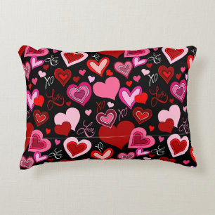 Cojín Decorativo Patrón de Corazones Rojos Rosas Negros Amor