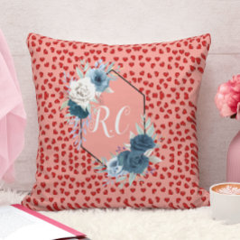 Cojín Decorativo patrón de corazones rojos y floral azul monogramad