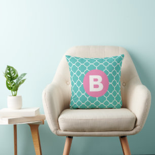 Cojín Decorativo Patrón de Cuatrefoil Teal con Monograma Rosa Perso