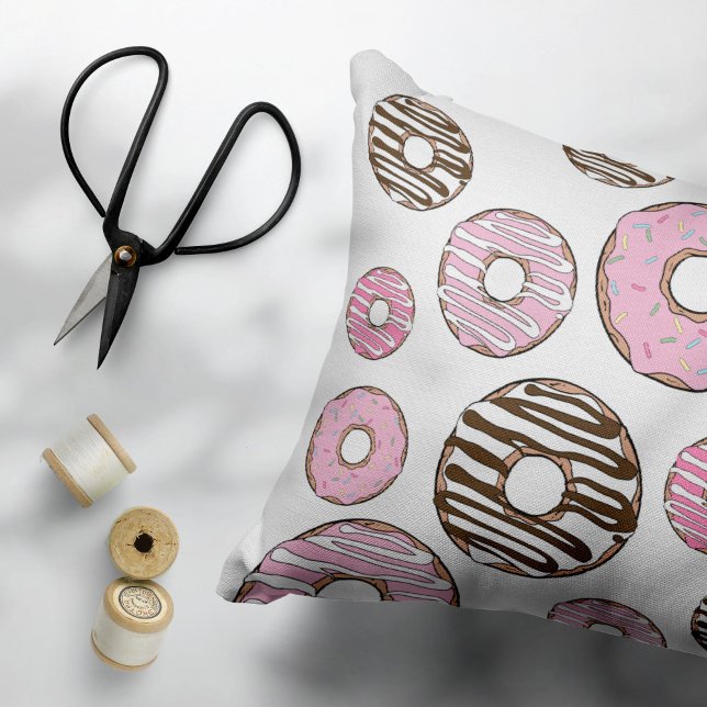 Cojín Decorativo Patrón De Donuts, Donuts Rosados, Donuts Blancos (Subido por el creador)