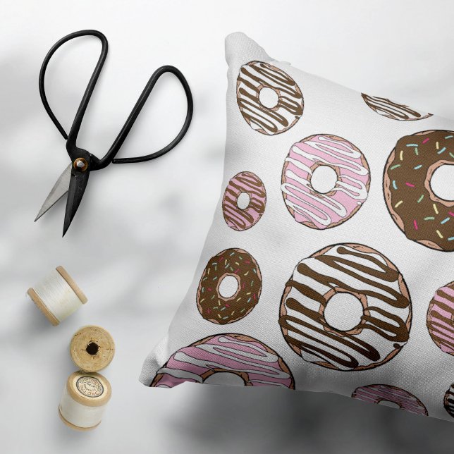 Cojín Decorativo Patrón De Donuts, Donuts Rosados, Donuts Marrones (Subido por el creador)