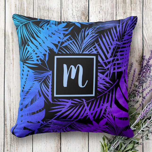 Cojín Decorativo Patrón de hoja negra púrpura tropical monogramo (Subido por el creador)