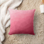Cojín Decorativo Patrón de malla geométrica gradiente de luz rosa R<br><div class="desc">Color del año. Patrón de malla geométrica de gradiente oscuro magenta. Malla geométrica triangular con gradiente oscuro rosa oscuro claro.</div>