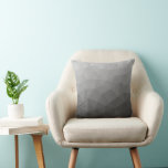 Cojín Decorativo Patrón de malla geométrica gradiente gris<br><div class="desc">Las habitaciones modernas presentan una decoración de almohadas con motivos de fondo de malla geométrica oscura y oscura de Guay. Patrón de malla geométrica de gradiente gris claro y sutil. Malla geométrica triangular con diseño de gradiente gris oscuro claro.</div>