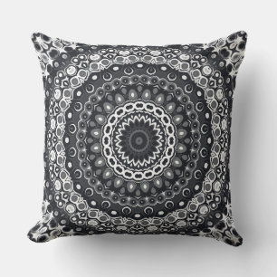 Cojín Decorativo Patrón de Mandala Monocromo Blanco y Negro