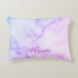 Cojín Decorativo Patrón de mármol arcoiris con nombre personalizado