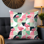 Cojín Decorativo Patrón de Moda geométrica de flamenco rosado moder<br><div class="desc">Moderno Cojín decorativo Flamingo Geométrico Girly Patrón de Moda Geométrica Flamingo Cushion presenta flamencos modernos de rosa tropical sobre un fondo geométrico. Perfecto para envolver regalos para cumpleaños,  Navidades y vacaciones. Creado por Evco Studio www.zazzle.com/store/evcostudio</div>